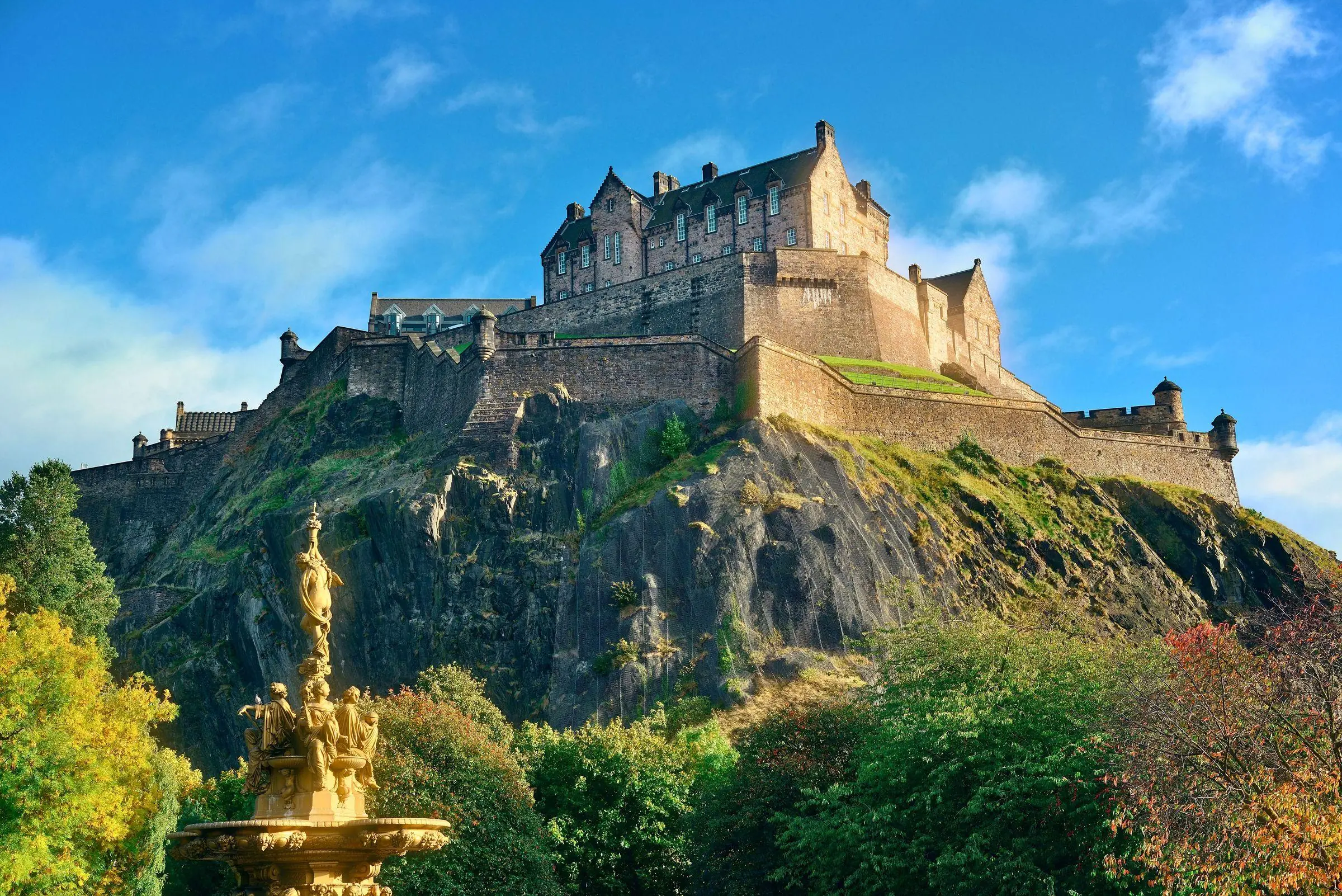 Edinburgh Castle skyline View of Edinburgh Castle from the Vennel steps